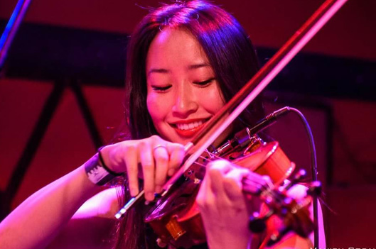 Amanda Lo, Acoustic and Electric Violinist